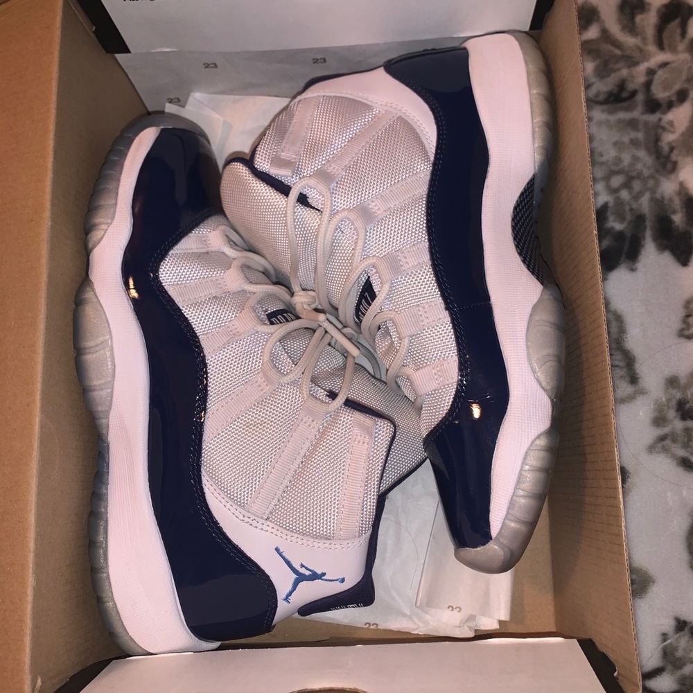 Jordan 11s Win like 82 size 6y (7.5w)